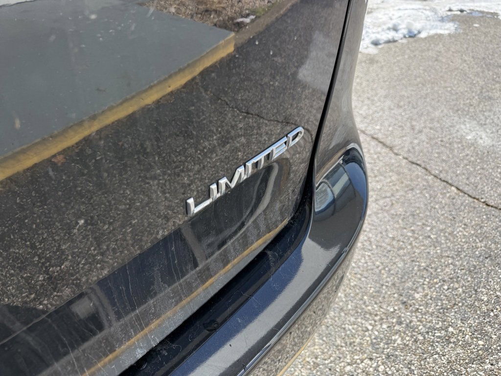 Used 2017 Chrysler Pacifica Limited image 9