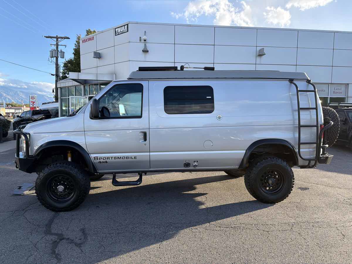 Used 2010 Ford E-350 and Econoline 350 Super Duty image 3