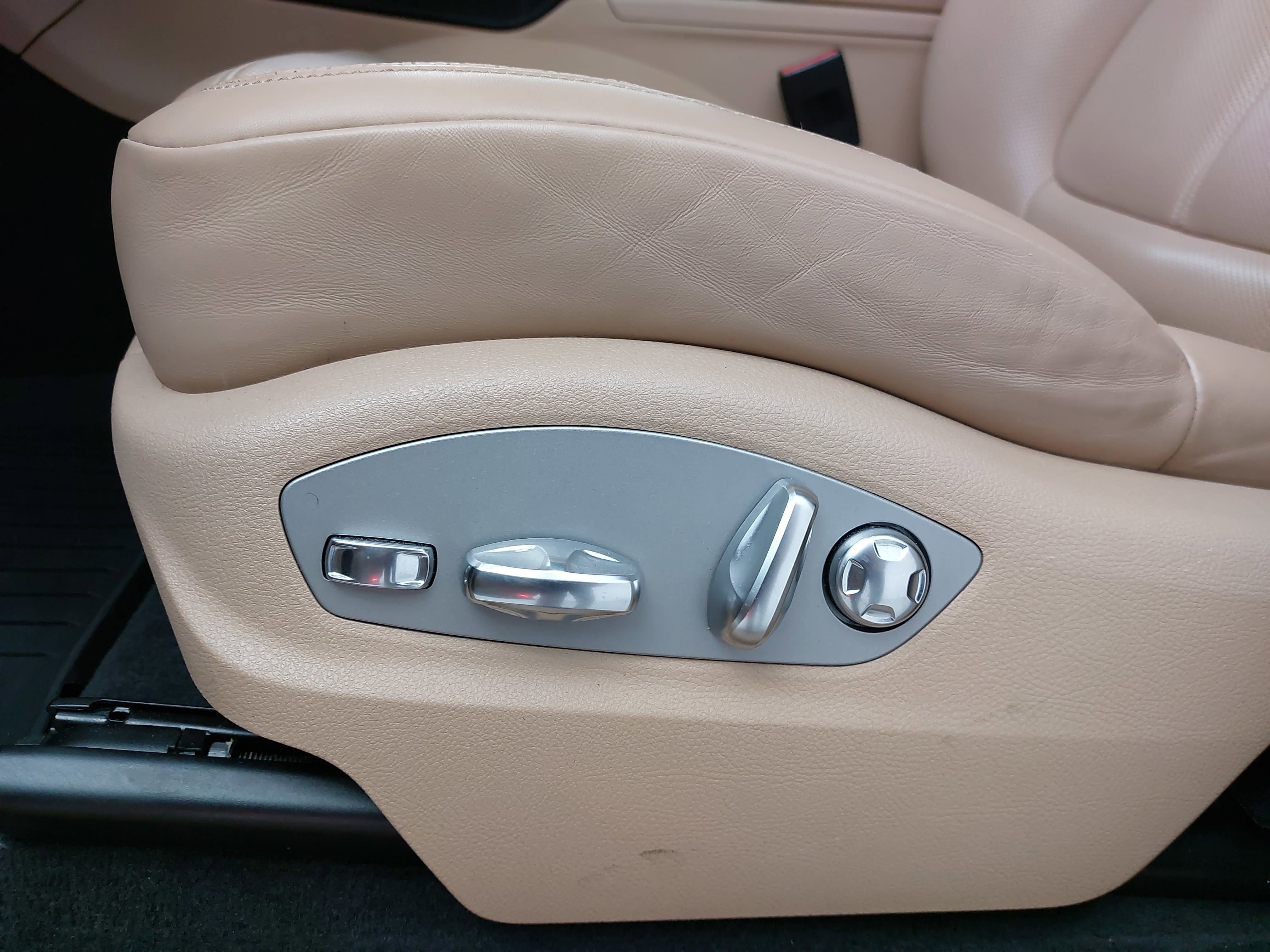 Certified 2023 Porsche Macan AWD/4WD image 31