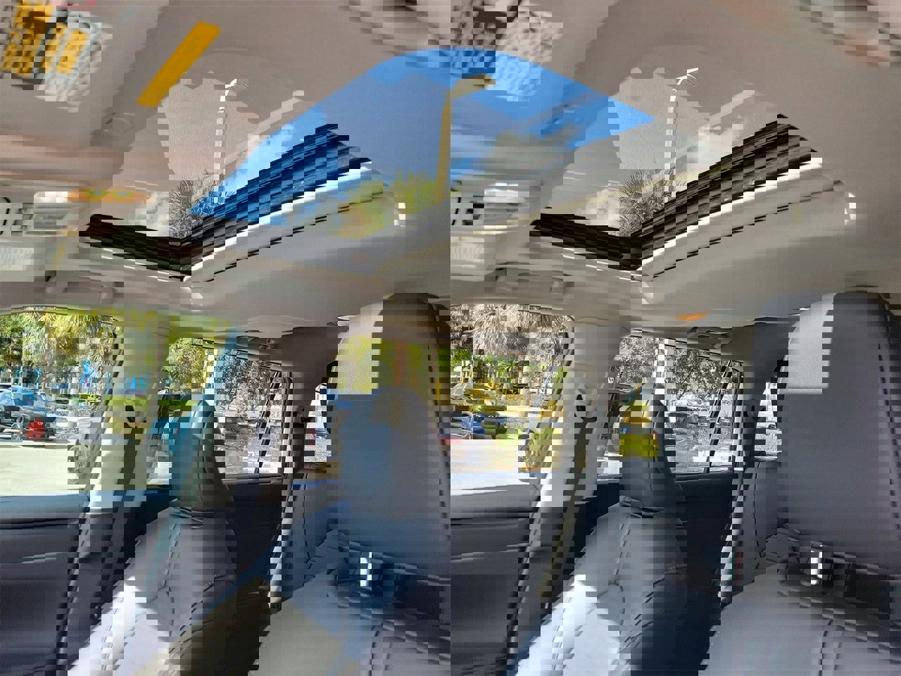 Used 2024 Toyota Highlander LE image 19