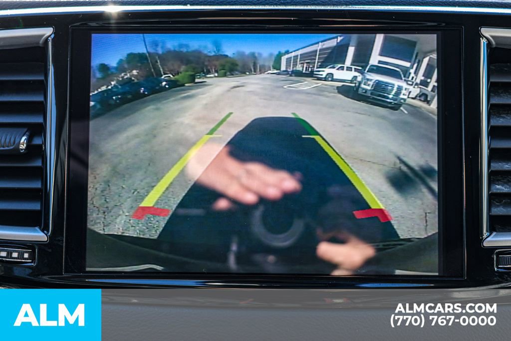 Used 2023 Chrysler Pacifica Touring-L image 39