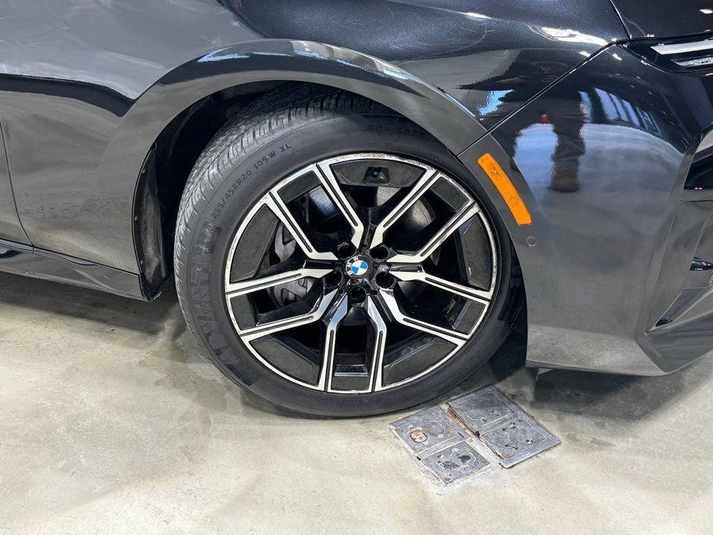 Used 2023 BMW 740i image 12