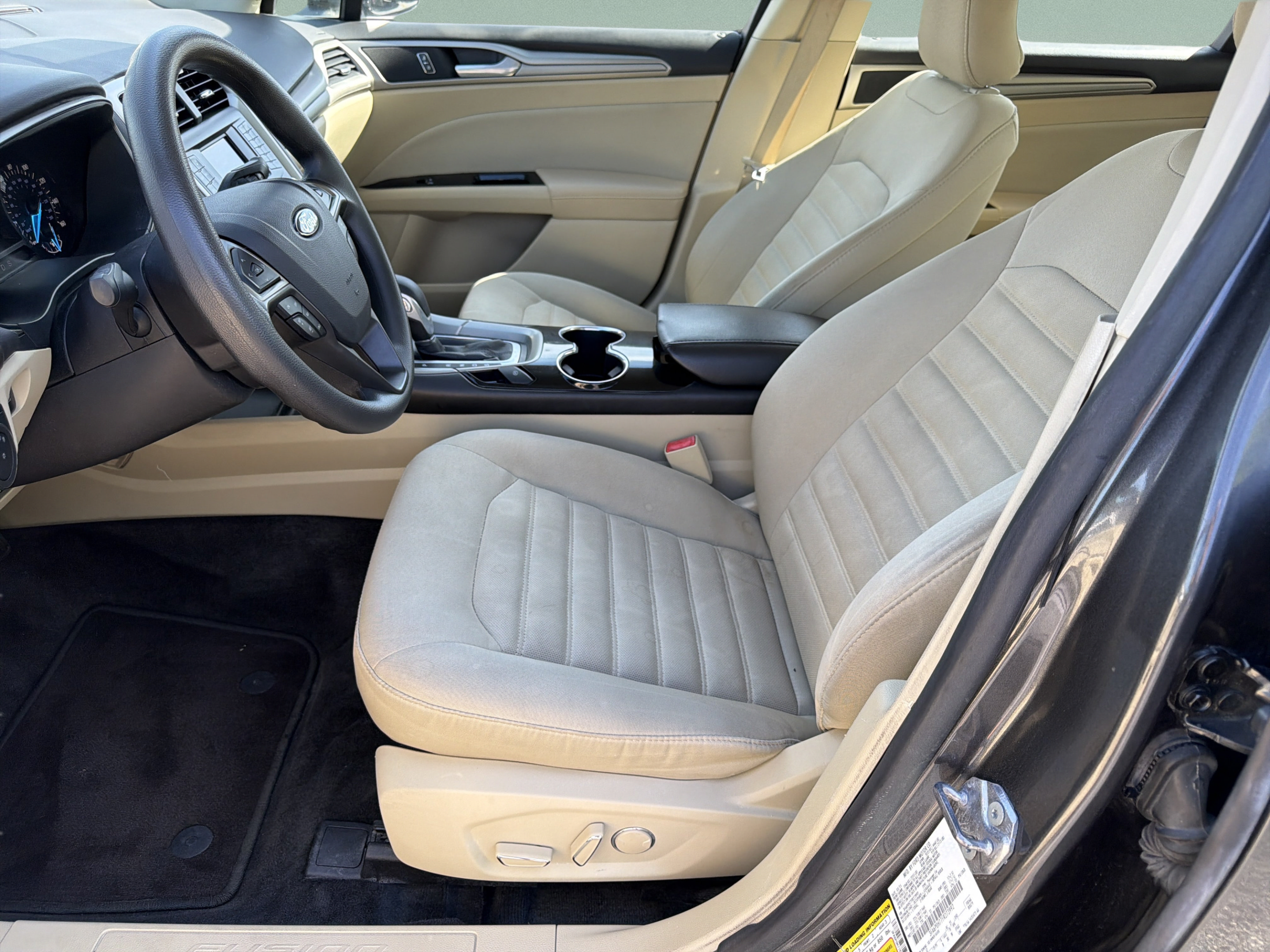 Used 2015 Ford Fusion SE FWD image 21