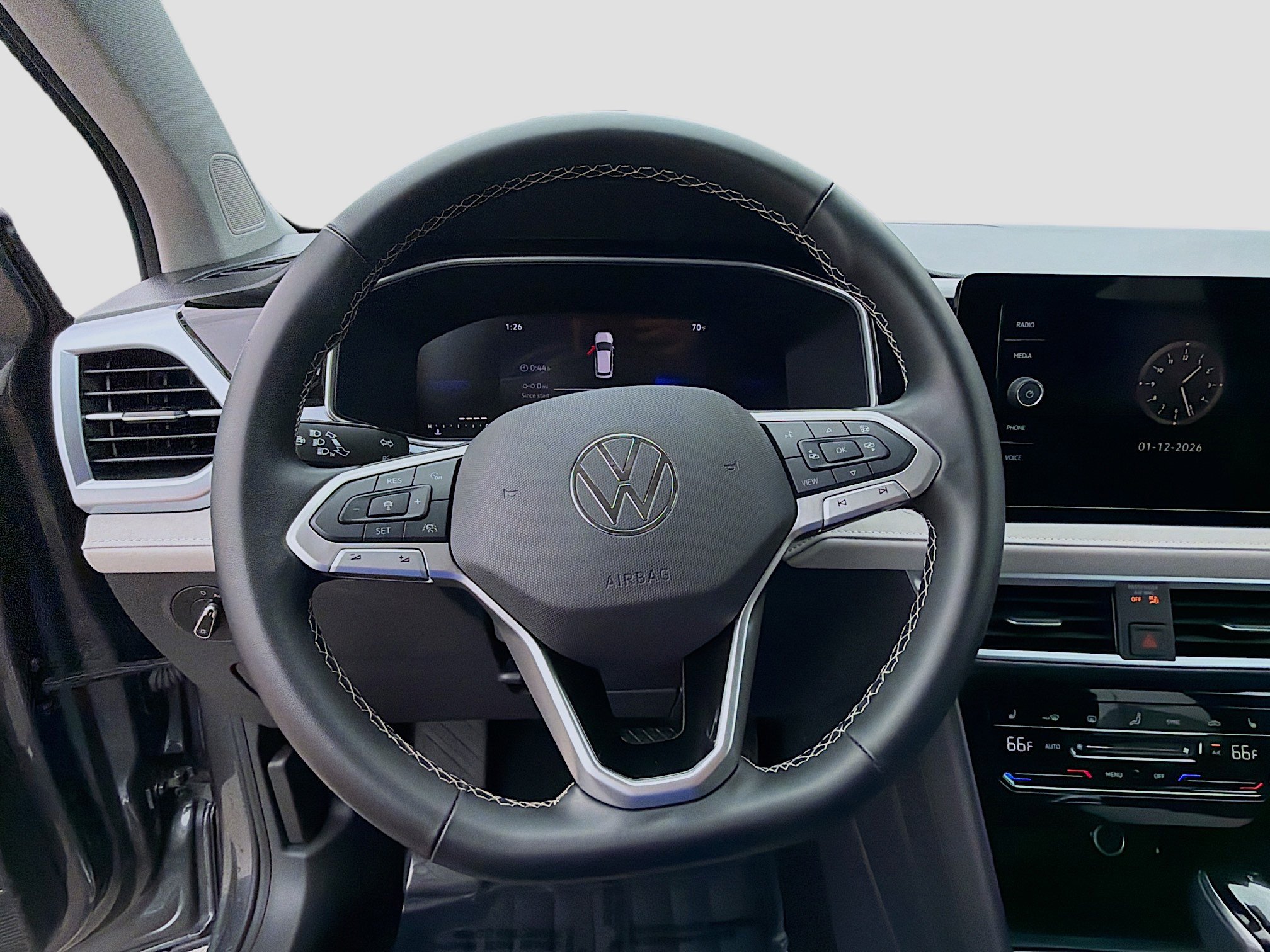 Certified 2025 Volkswagen Taos SE image 10