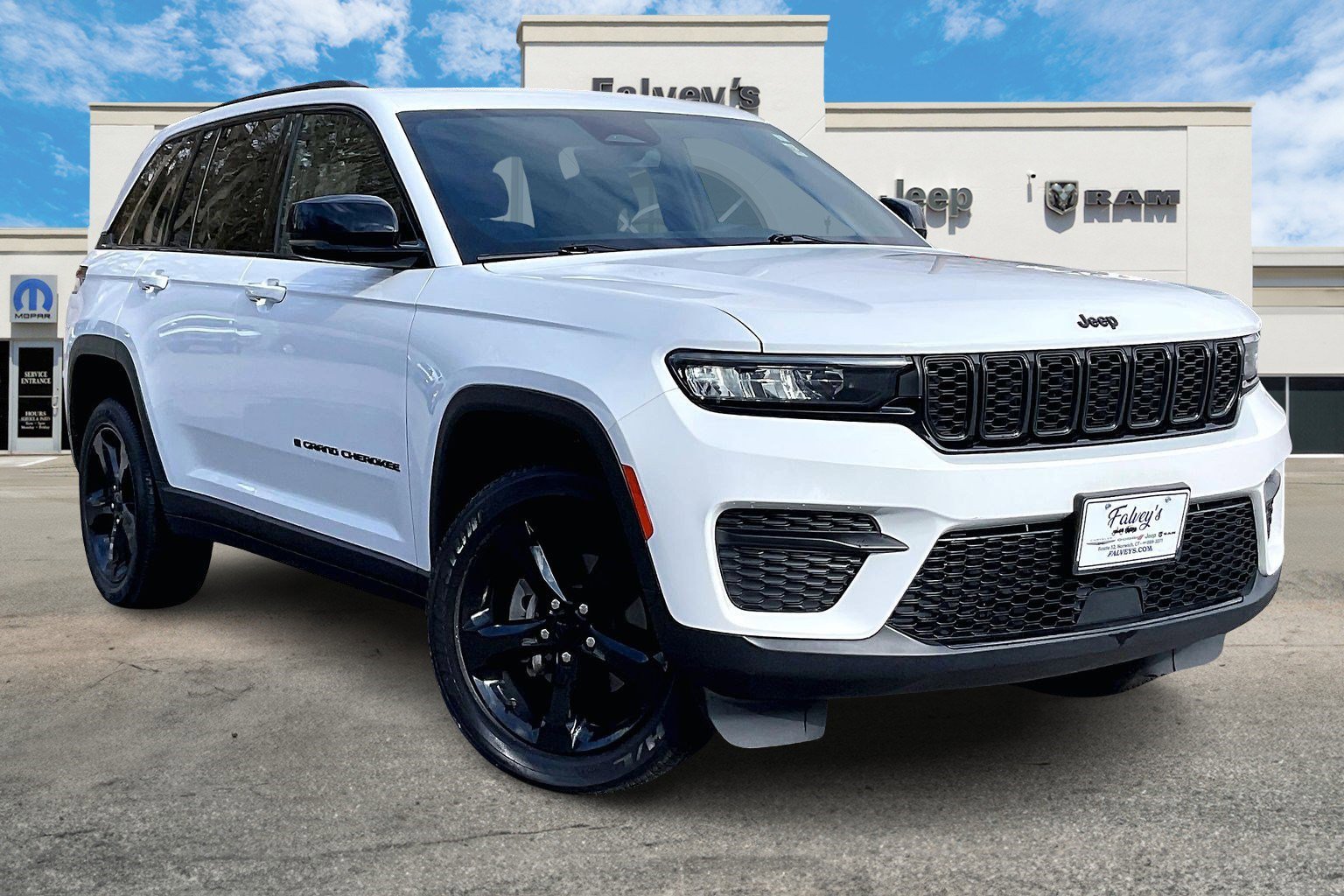Certified 2023 Jeep Grand Cherokee Altitude image 11