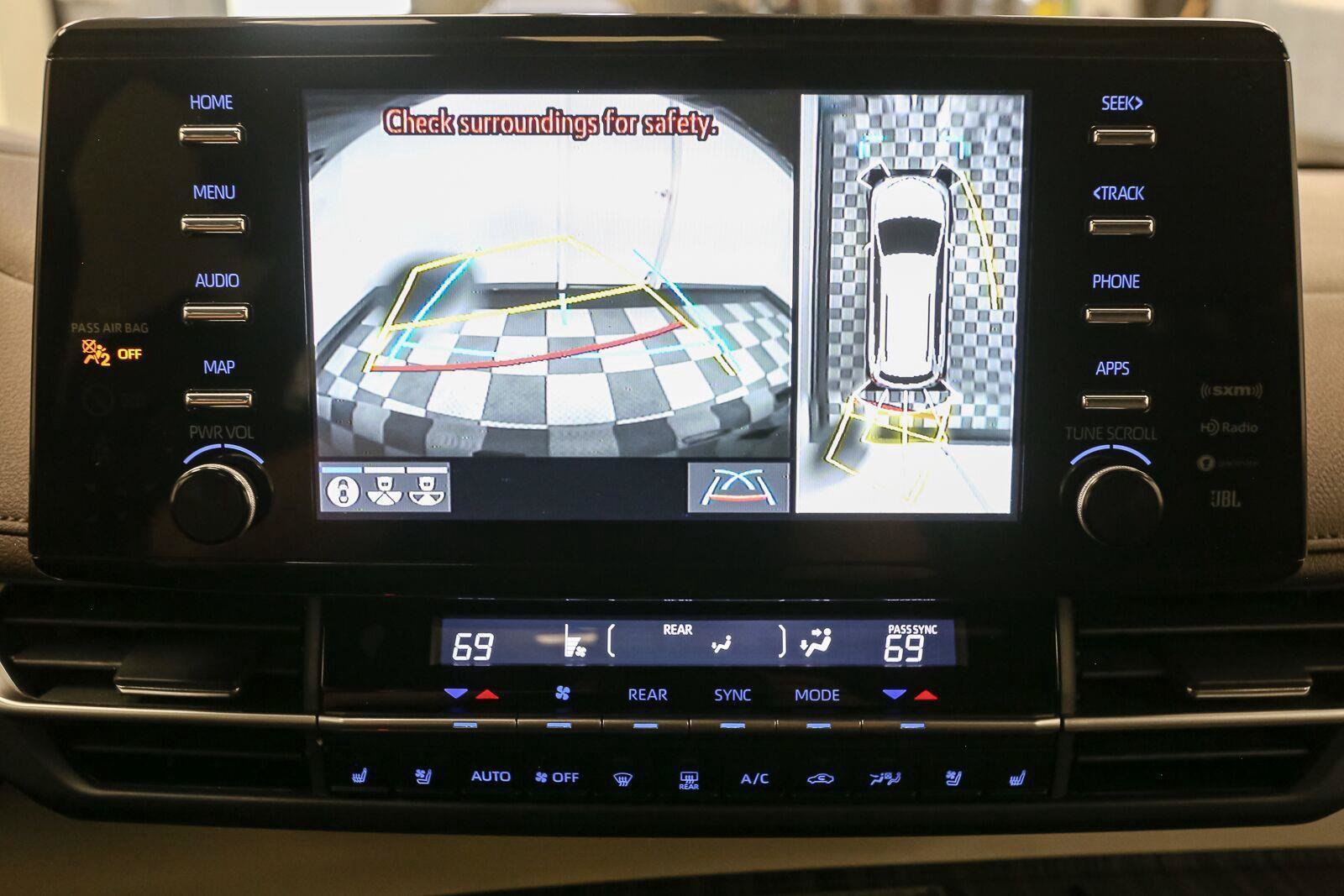 Used 2023 Toyota Sienna Platinum AWD/4WD image 31