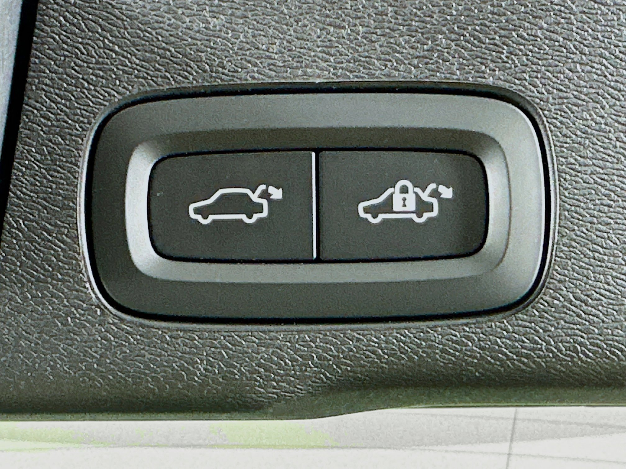 Used 2024 Volvo XC60 B5 Core image 30