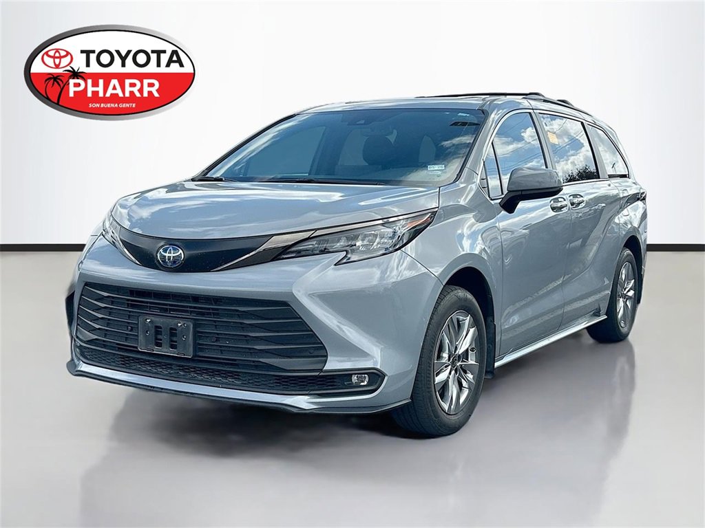 Used 2023 Toyota Sienna XLE Woodland Edition image 1