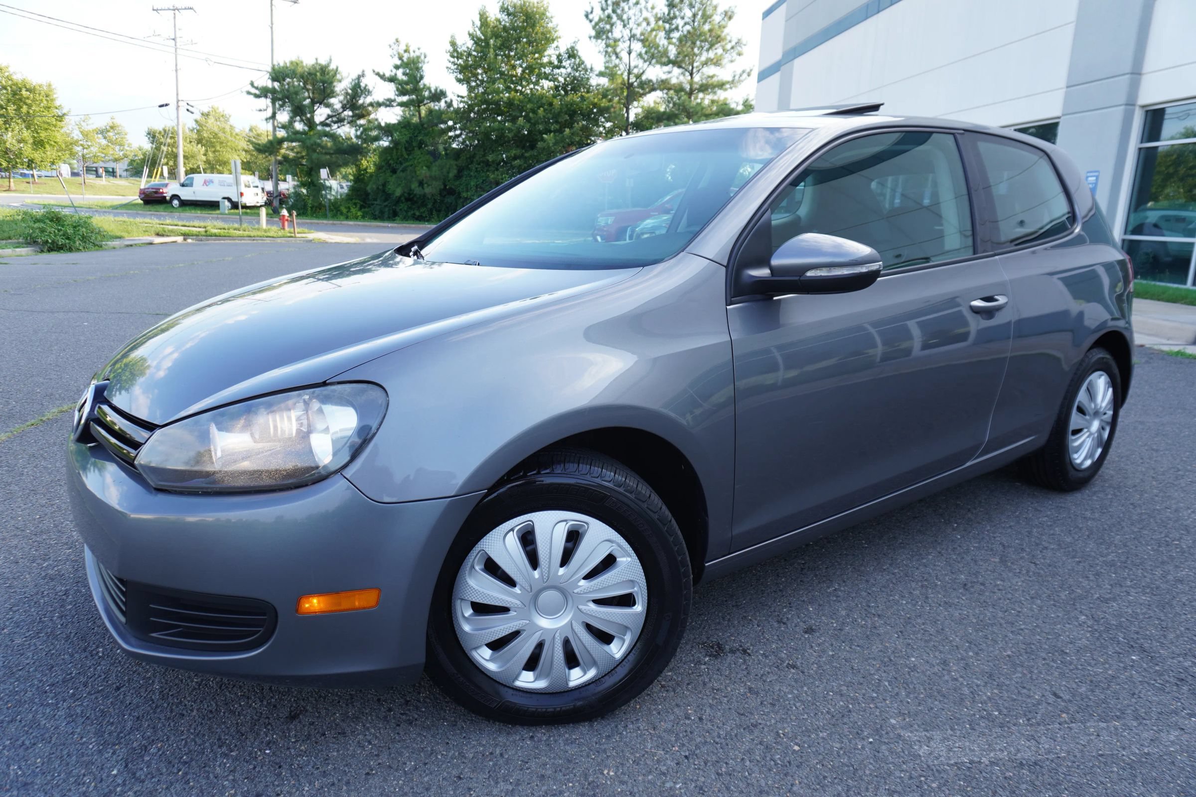 Used 2011 Volkswagen Golf 2-Door FWD image 3