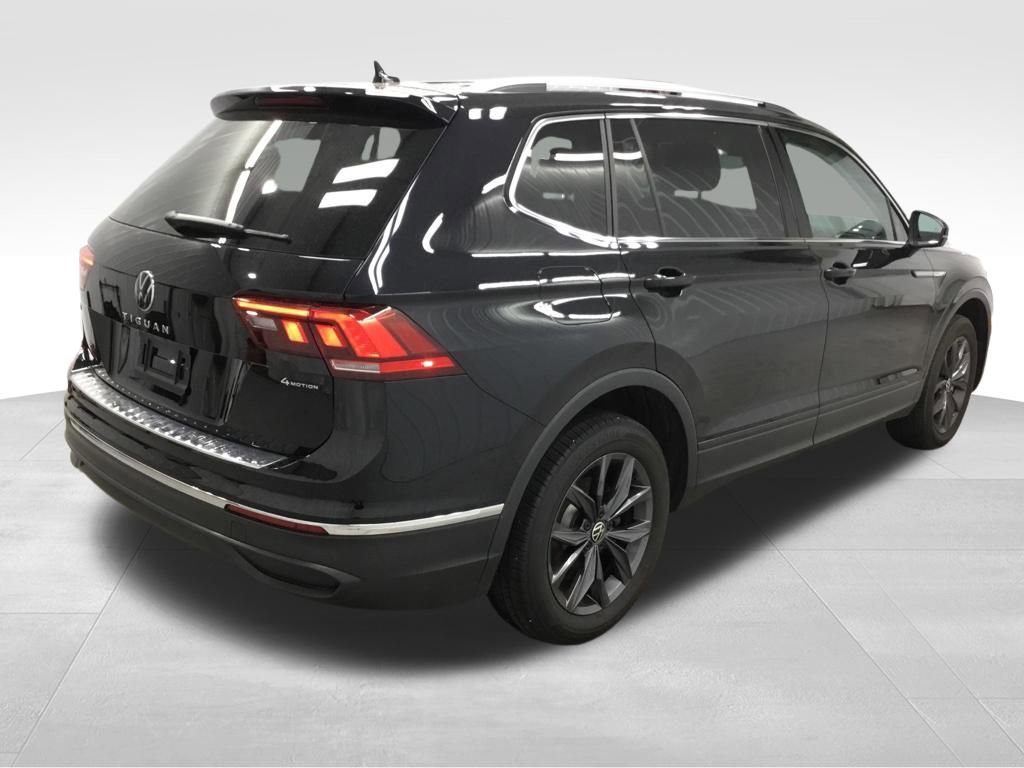 Used 2022 Volkswagen Tiguan SE AWD/4WD image 36