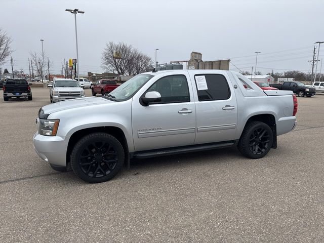 Used 2013 Chevrolet Avalanche LT image 3