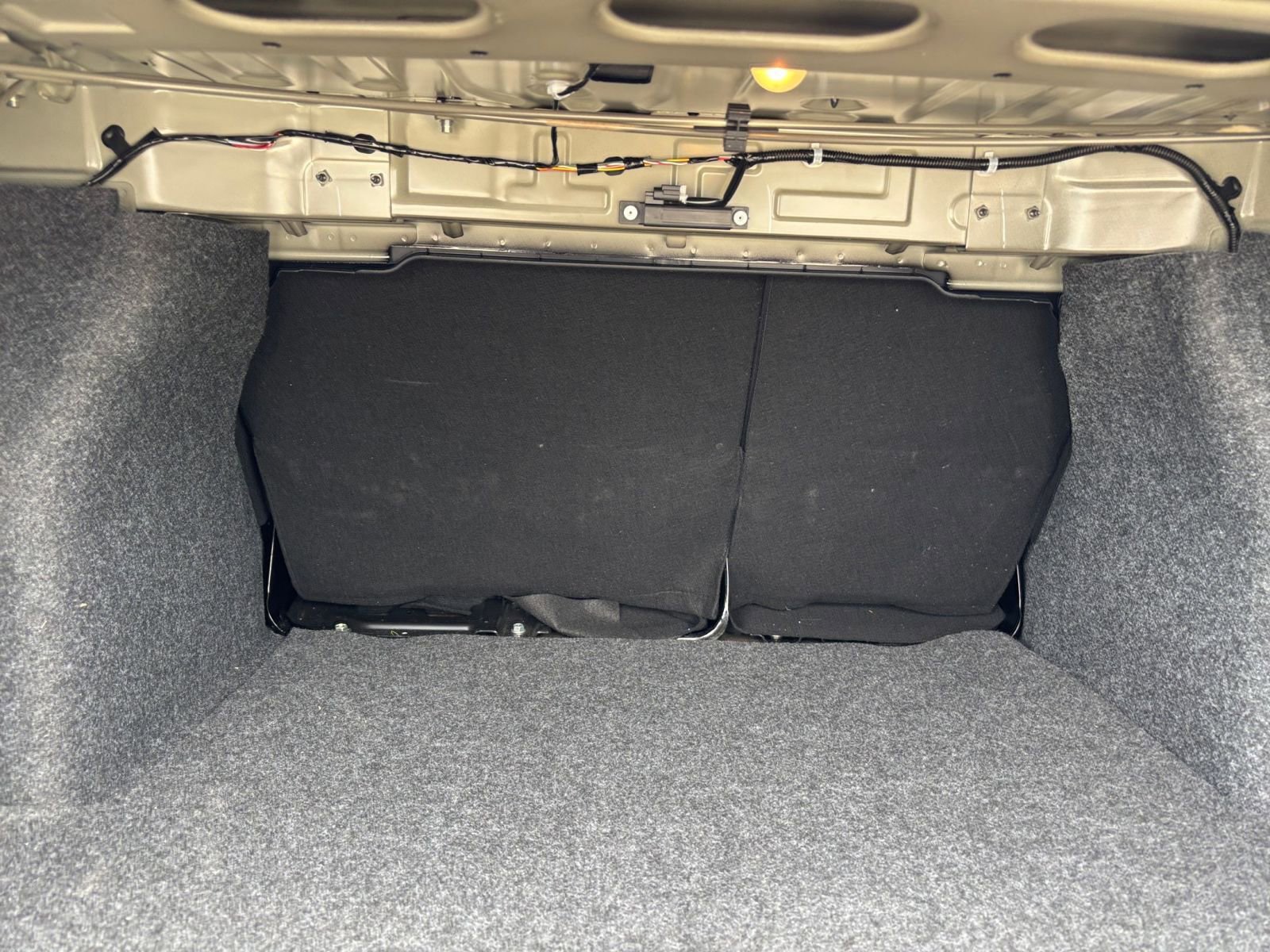 Used 2025 Nissan Versa SV FWD image 25