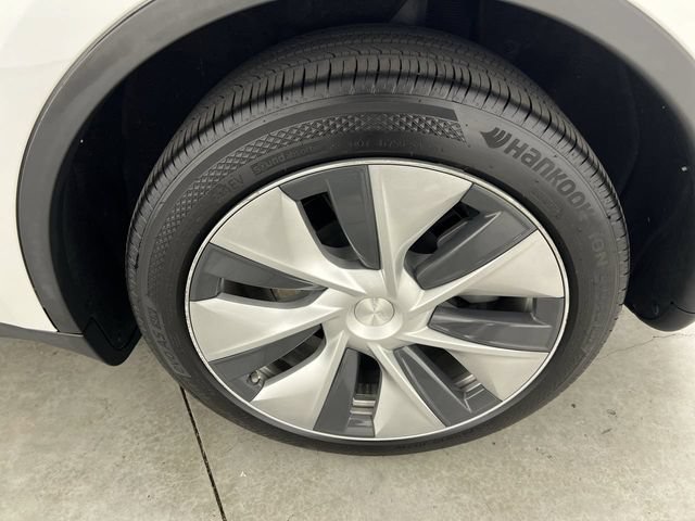 Used 2021 Tesla Model Y Long Range AWD/4WD image 32