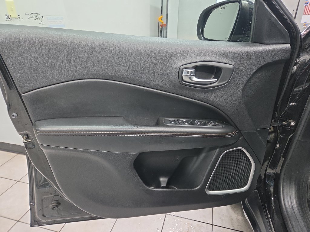 Used 2018 Jeep Compass Latitude AWD/4WD image 32