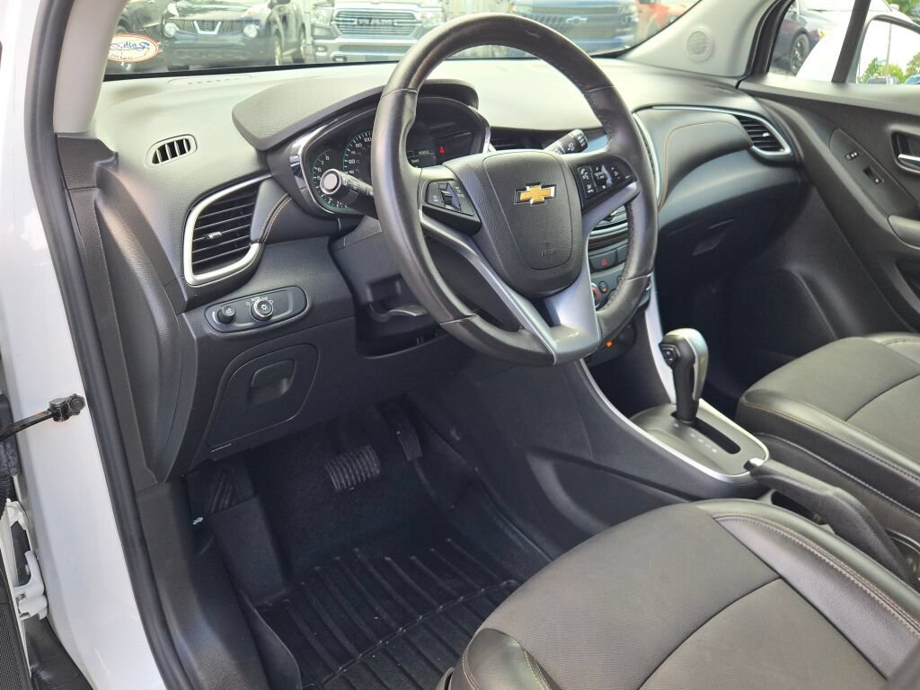 Certified 2017 Chevrolet Trax LT w/ LT Convenience Package FWD image 23