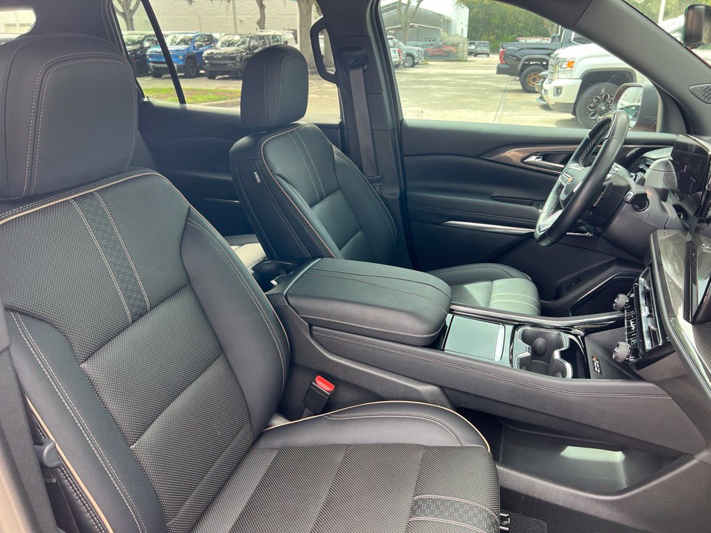 Used 2025 Chevrolet Traverse High Country AWD/4WD image 18