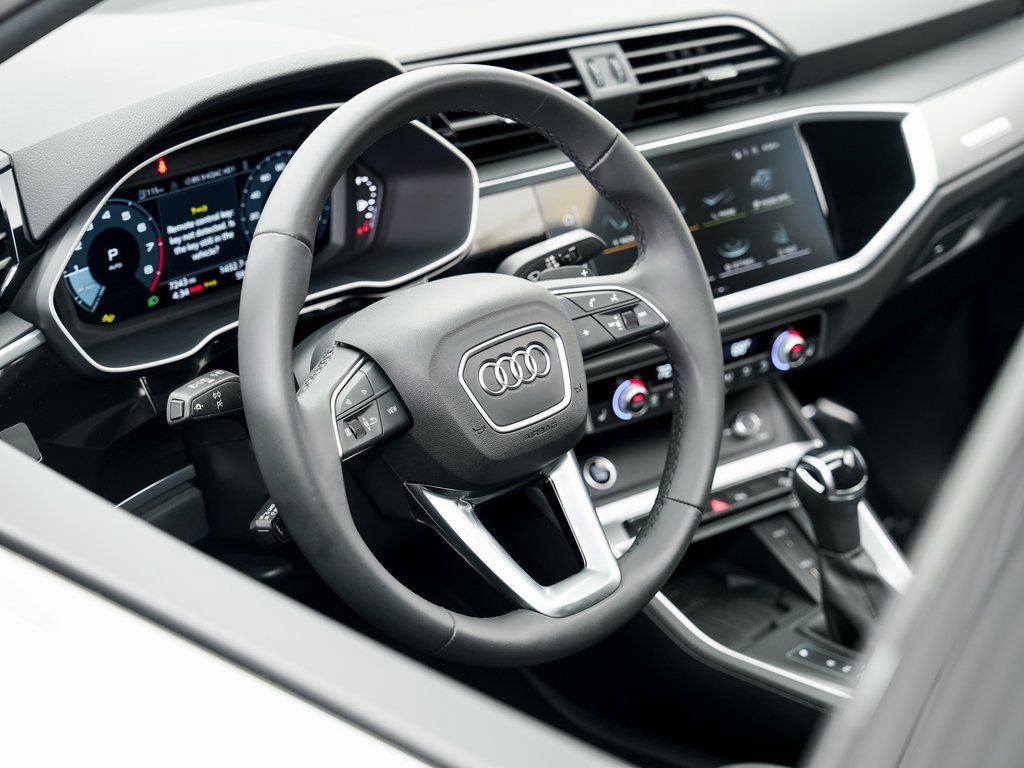 Certified 2025 Audi Q3 2.0T Premium image 9