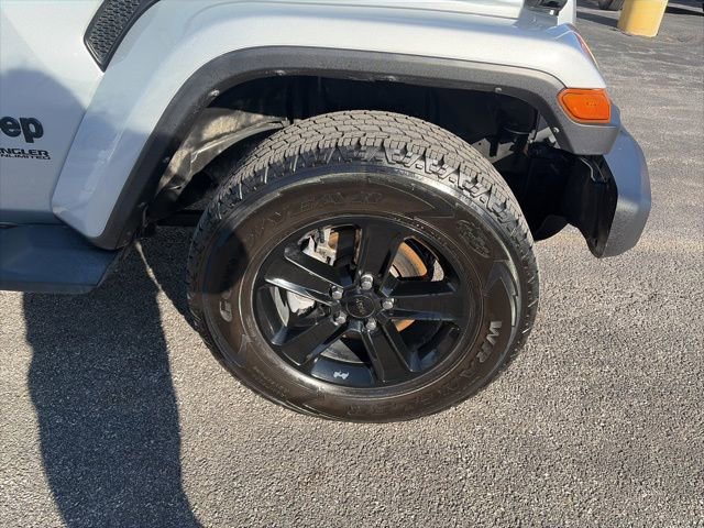 Used 2022 Jeep Wrangler Unlimited Sahara AWD/4WD image 9