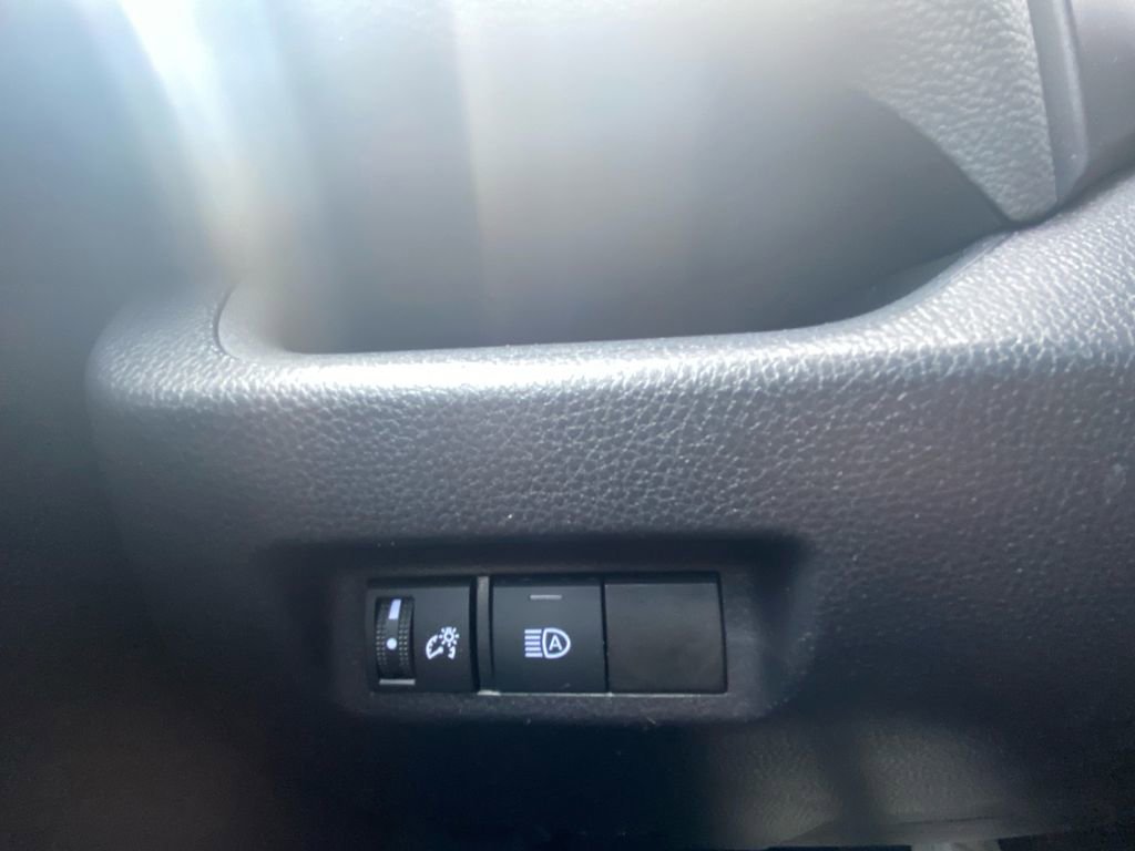 Used 2021 Toyota RAV4 LE image 13