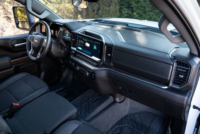 Used 2025 Chevrolet Silverado 2500 LT w/ Convenience Package image 25