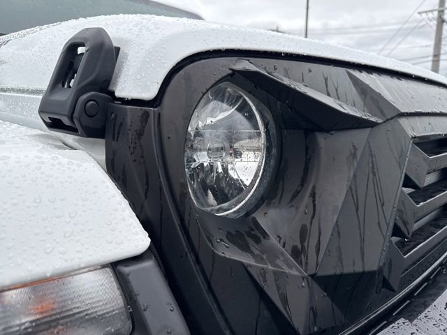 Used 2021 Jeep Gladiator Willys image 11