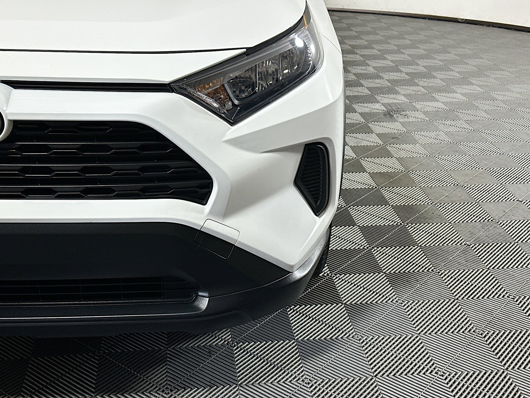 Used 2022 Toyota RAV4 LE AWD/4WD image 9