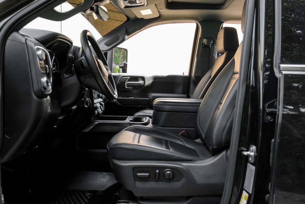 Used 2023 GMC Sierra 2500 Denali w/ Denali Black Diamond Edition image 3