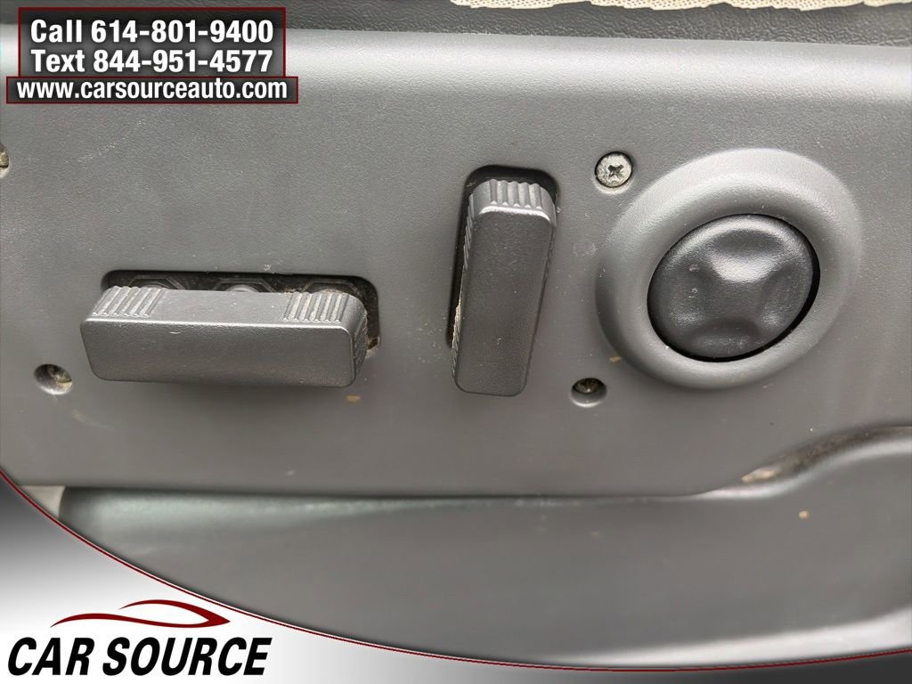 Used 2005 GMC Sierra 2500 SLT w/ Heavy-Duty Power Package image 12