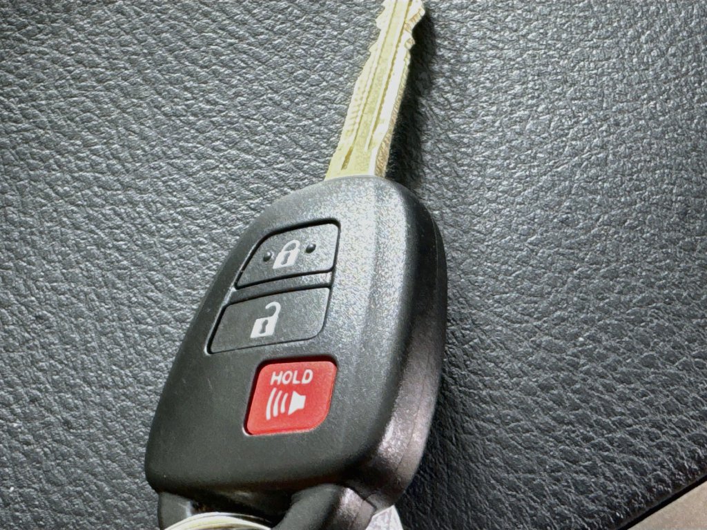 Used 2013 Toyota RAV4 LE FWD image 32