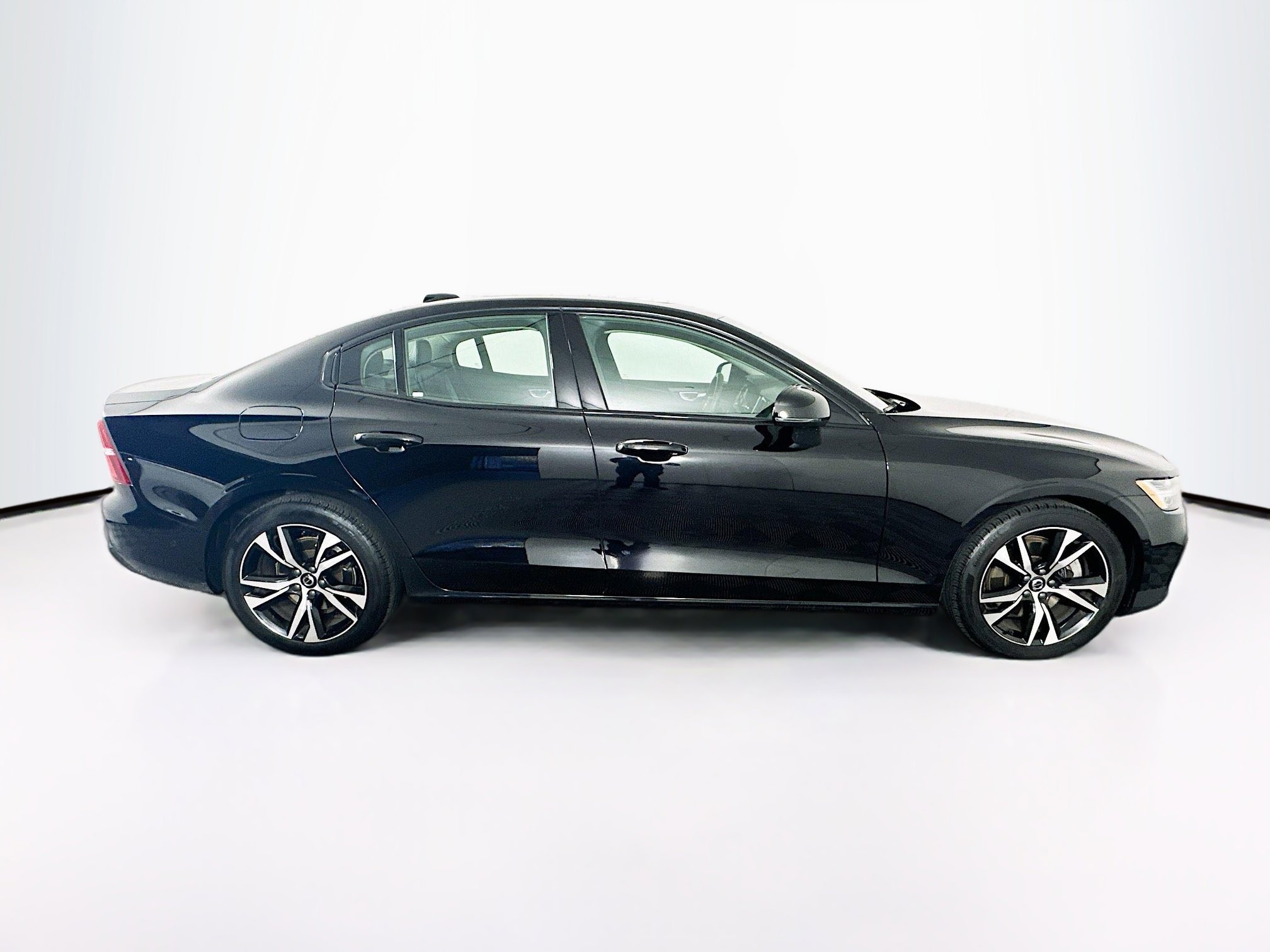 Used 2025 Volvo S60 B5 Plus image 10