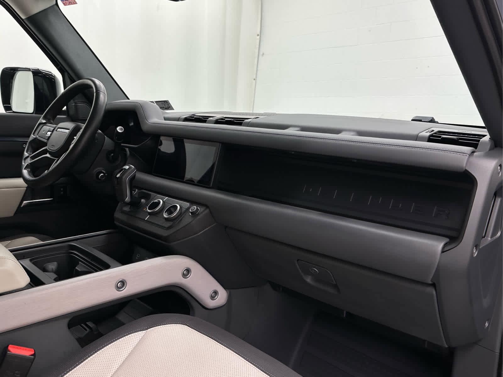 Used 2023 Land Rover Defender 110 X-Dynamic SE AWD/4WD image 17