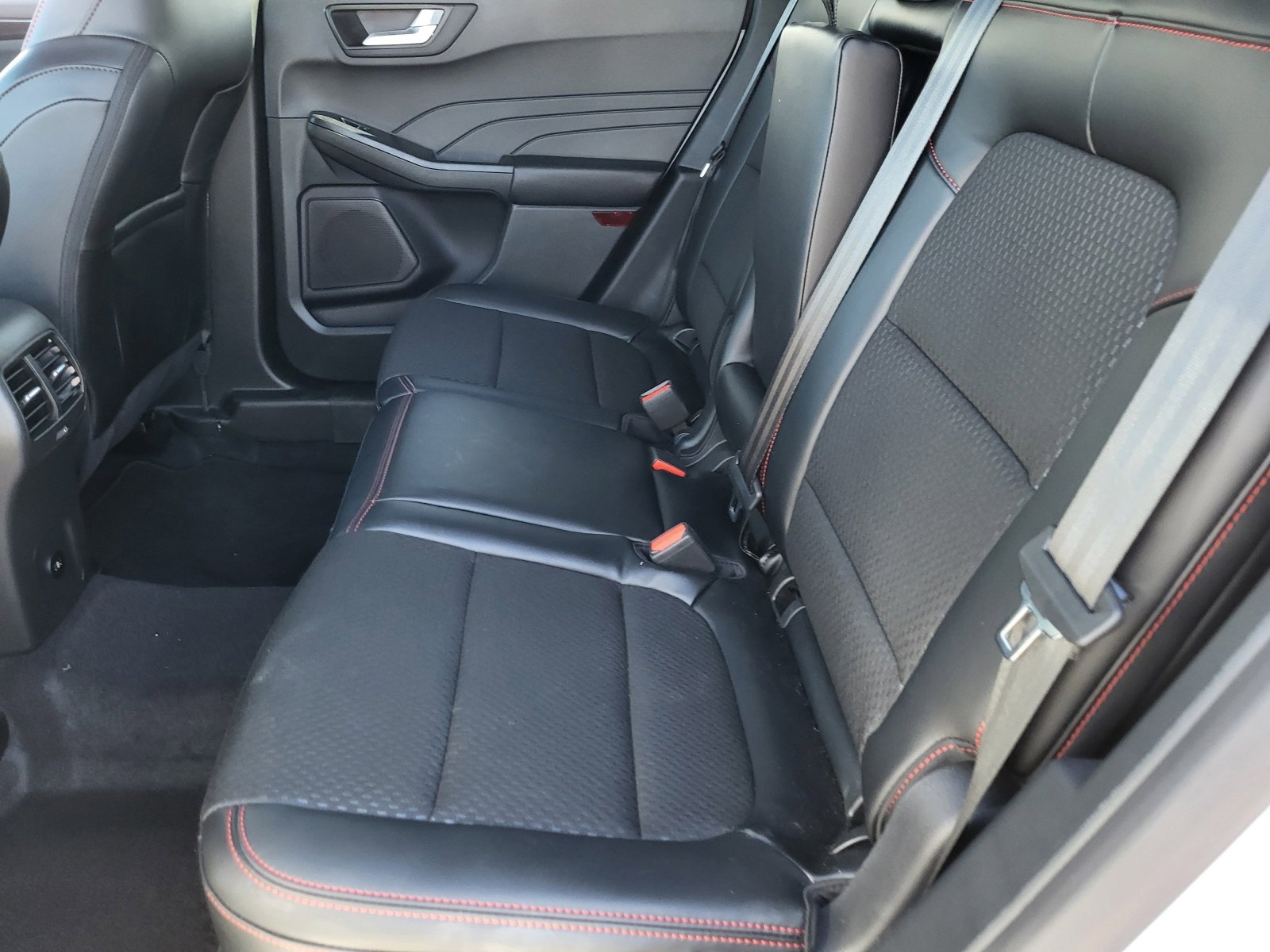 Used 2026 Ford Escape ST-Line w/ Cold Weather Package image 18