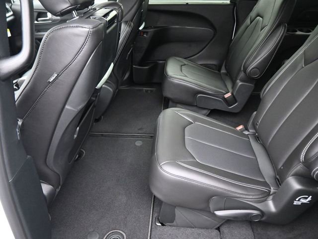 New 2026 Chrysler Pacifica Select image 39
