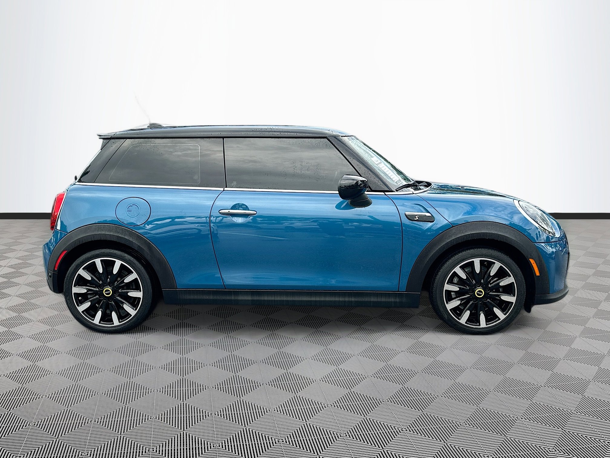 Used 2024 MINI Cooper SE image 8