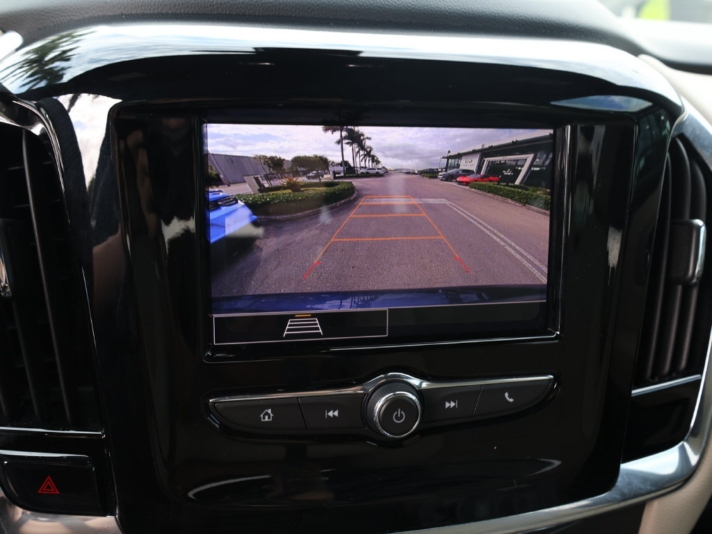 Used 2023 Chevrolet Traverse LS FWD image 27