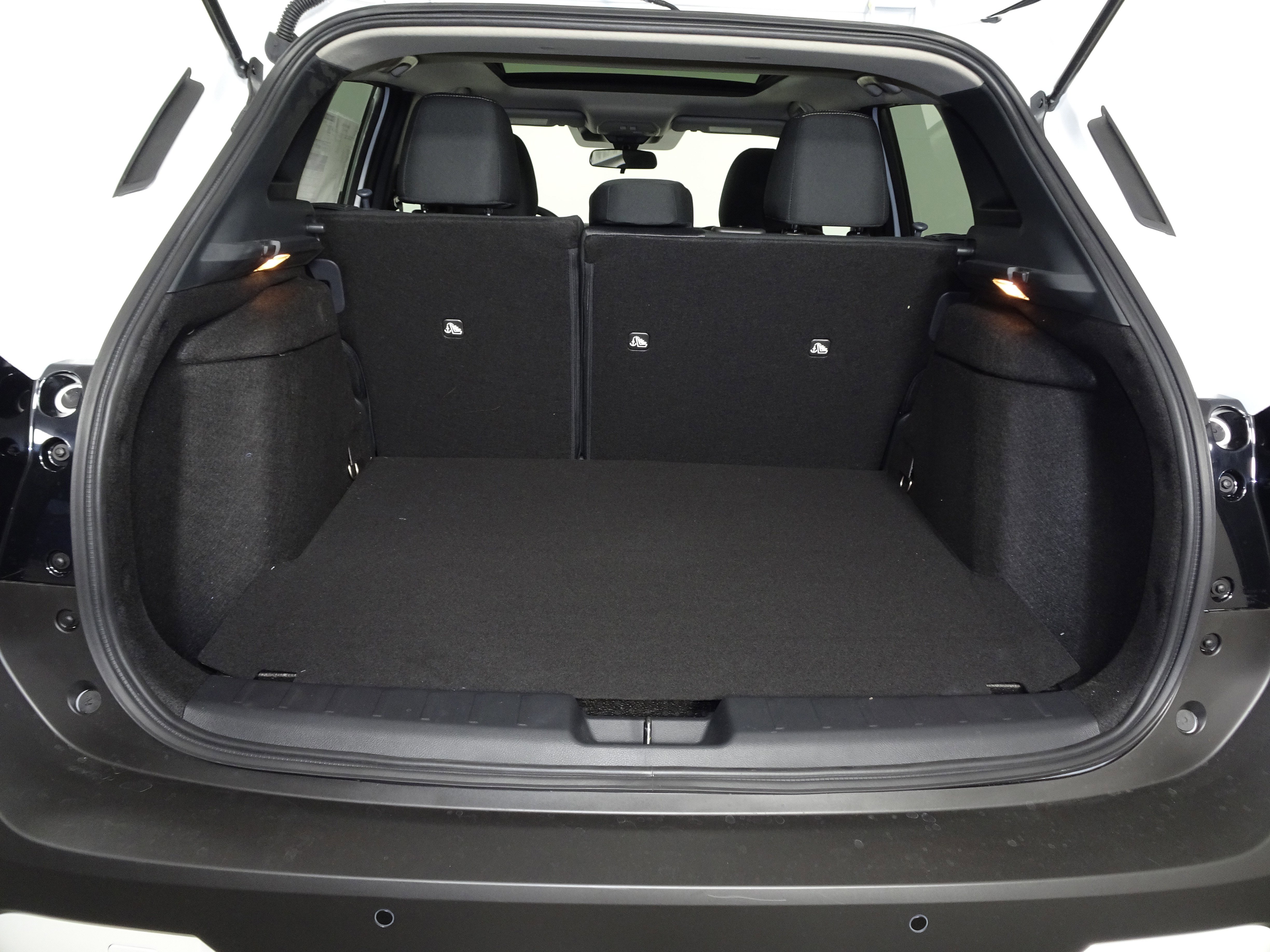 New 2025 Nissan Kicks SV w/ SV Premium Package image 11