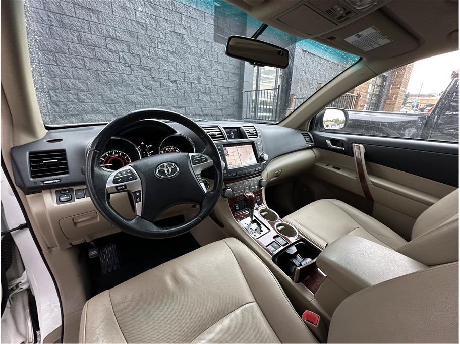 Used 2011 Toyota Highlander Limited w/ Tow Pkg AWD/4WD image 14
