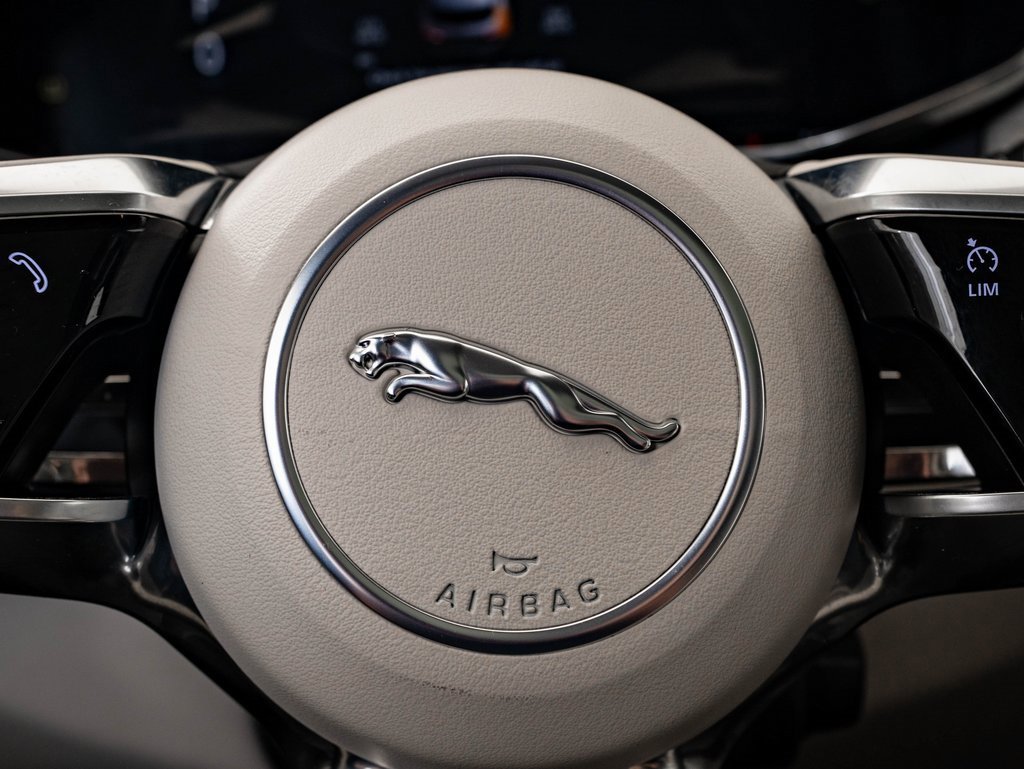 Used 2023 Jaguar F-PACE S image 31