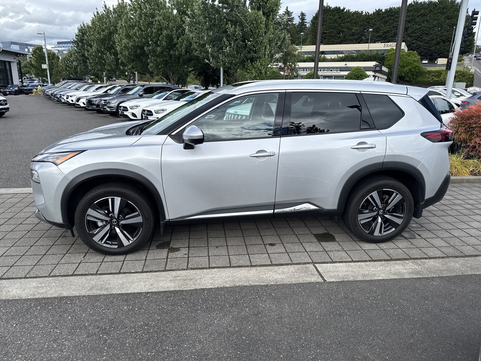 Used 2021 Nissan Rogue SL w/ Premium Package FWD image 8