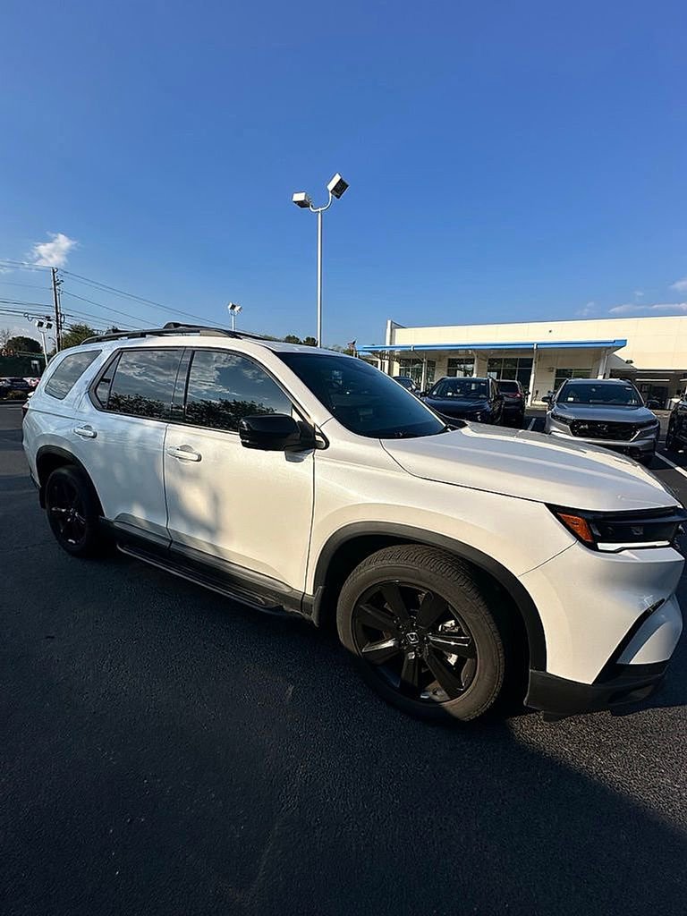 Used 2025 Honda Pilot Black Edition image 11