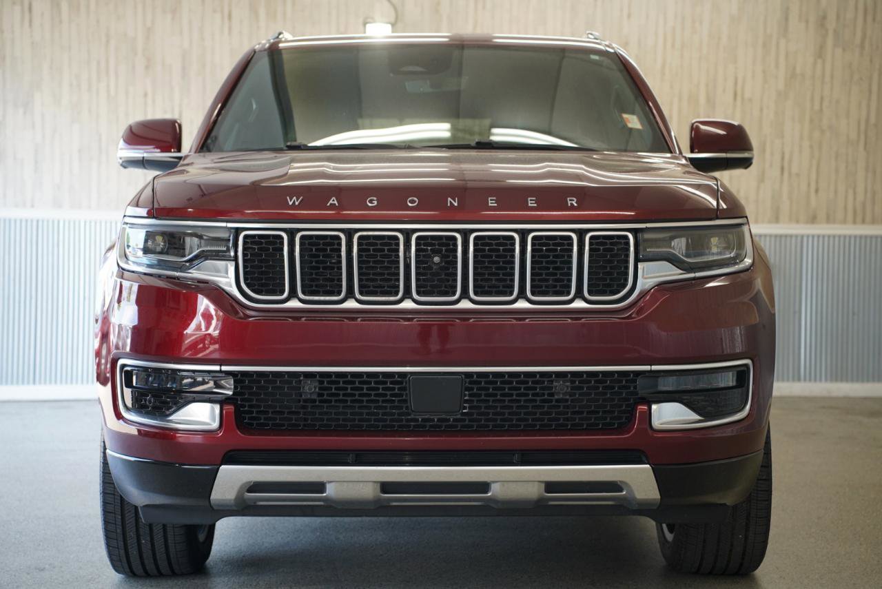 Used 2022 Jeep Wagoneer Series III w/ Premium Group I RWD image 3