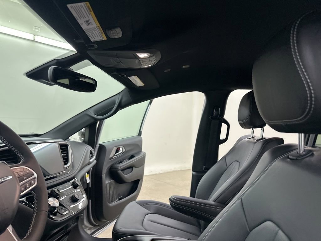 New 2026 Chrysler Pacifica Select image 31