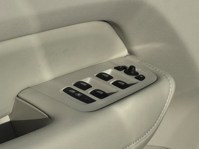 New 2026 Volvo XC60 T8 Ultra w/ Protection Package Premier image 18
