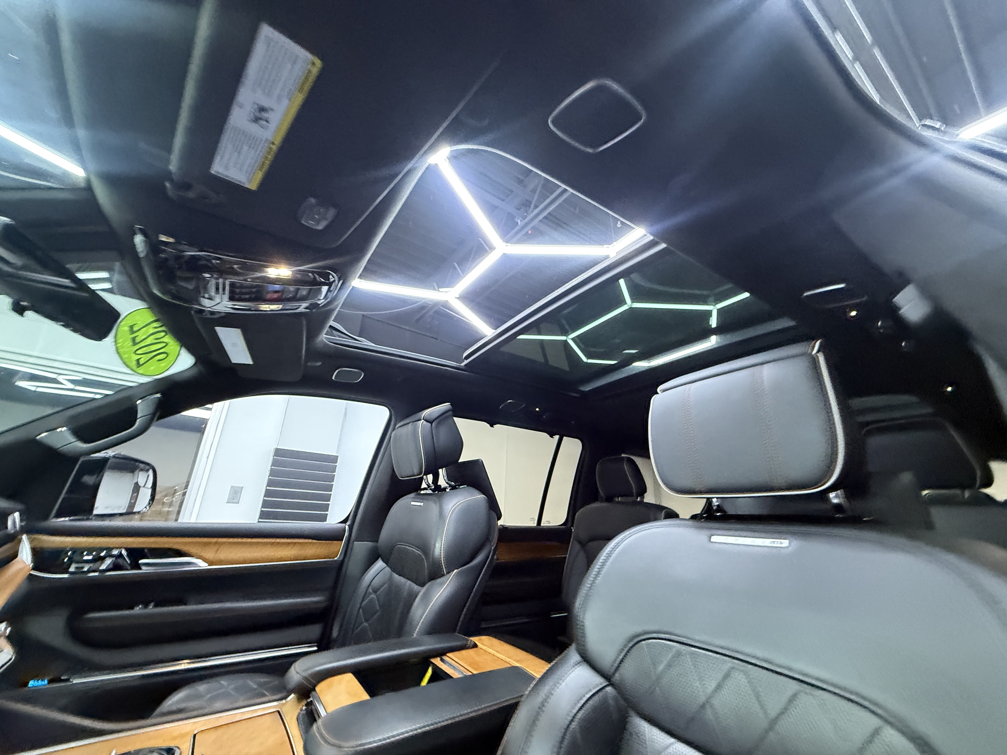 Used 2022 Jeep Grand Wagoneer Series III w/ Rear-Seat Entertainment Group AWD/4WD image 9