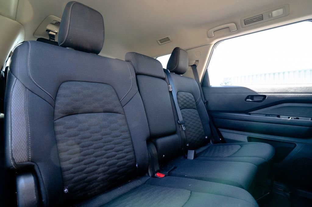 Used 2024 Nissan Pathfinder SV FWD image 34