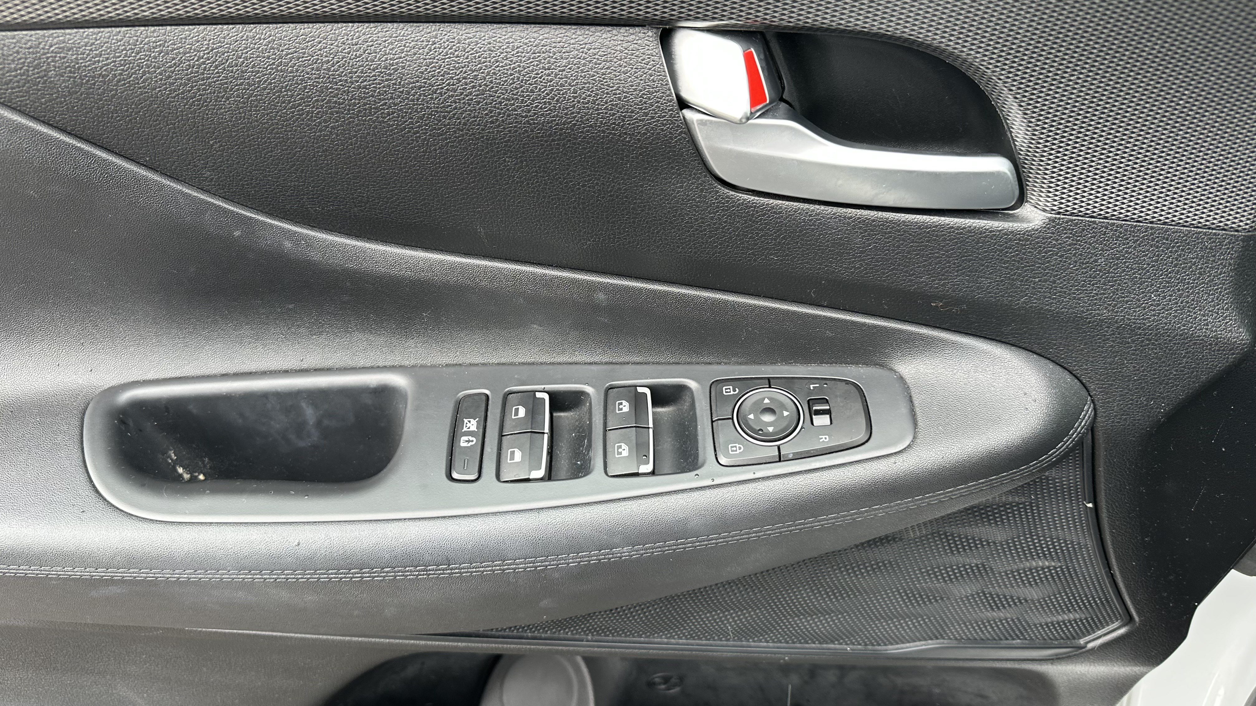 Used 2020 Hyundai Santa Fe SEL FWD image 17