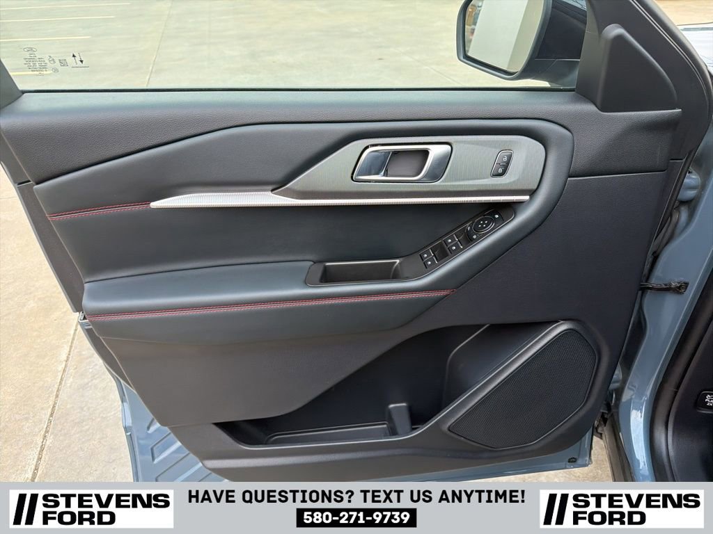Used 2025 Ford Explorer ST-Line image 17