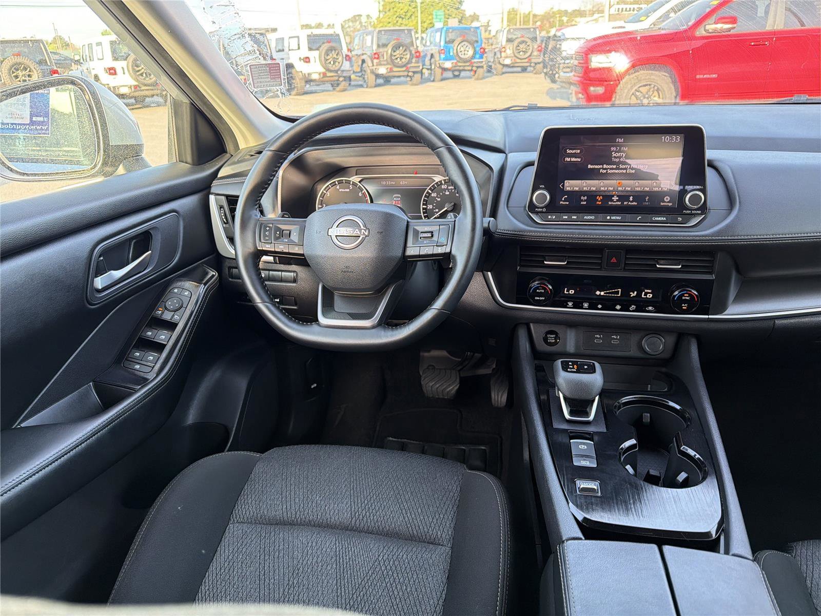 Used 2025 Nissan Rogue SV image 21