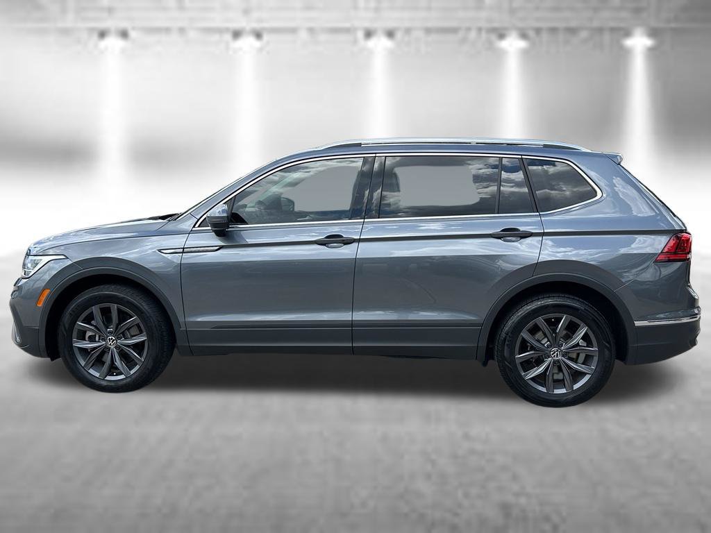Certified 2023 Volkswagen Tiguan SE w/ Panoramic Sunroof Package FWD image 3