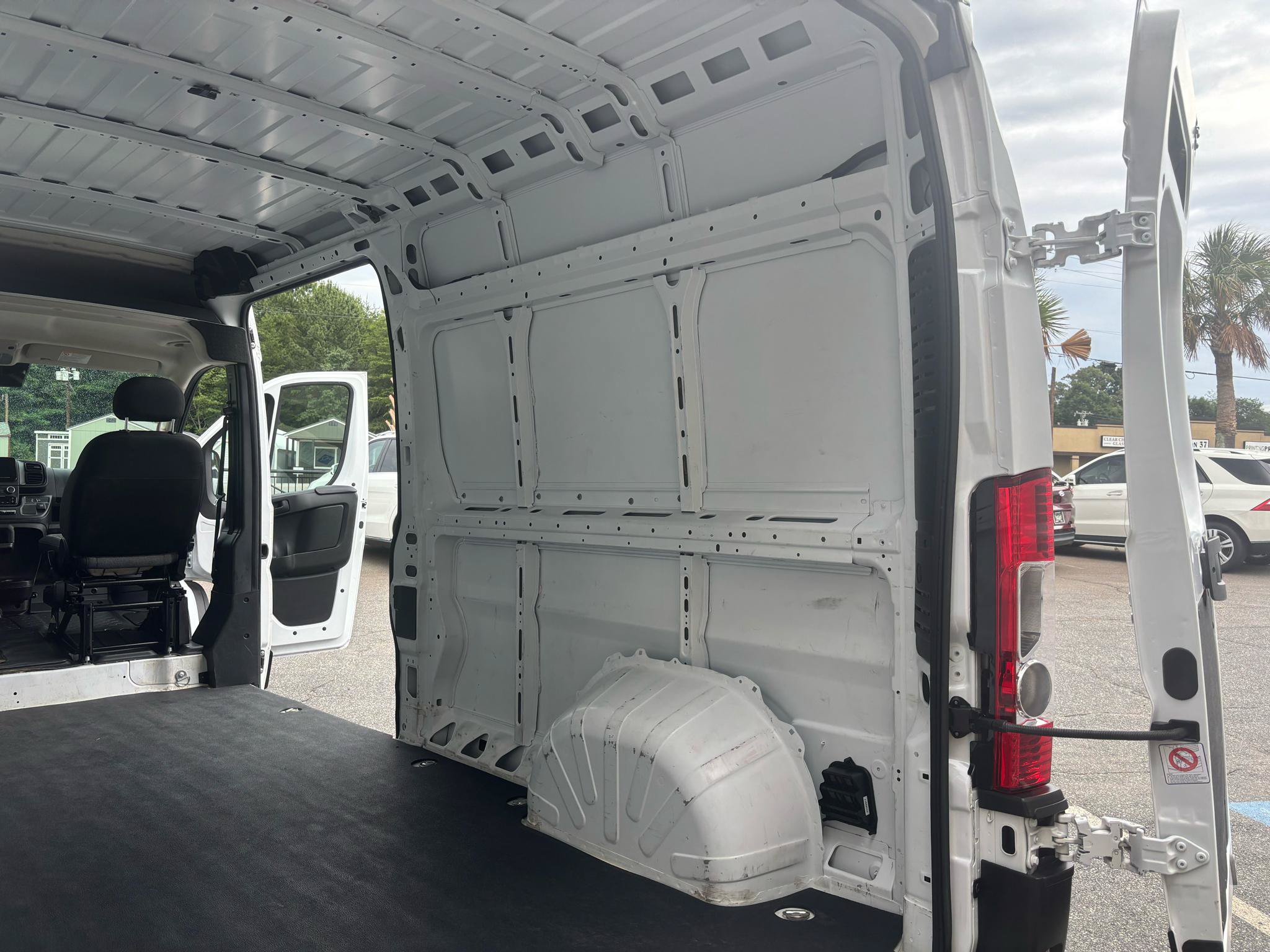 Used 2024 RAM ProMaster 2500 w/ Convenience Group FWD image 35